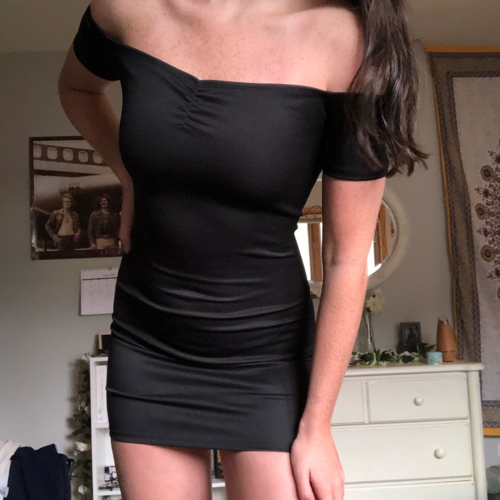 Black off the shoulder right dress